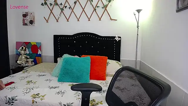 Snapshot of naughty_girl_4u chatting on July 19, 2026, 10:01 am naughty girl 4u online show from July 19, 2026, 10:01 am
