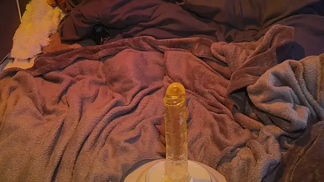 shyguy728683 online show from April 6, 2026, 9:27 pm