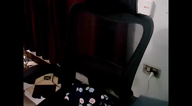 Snapshot of makemefallin chatting on January 4, 2025, 1:42 pm makemefallin online show from January 4, 2025, 1:42 pm