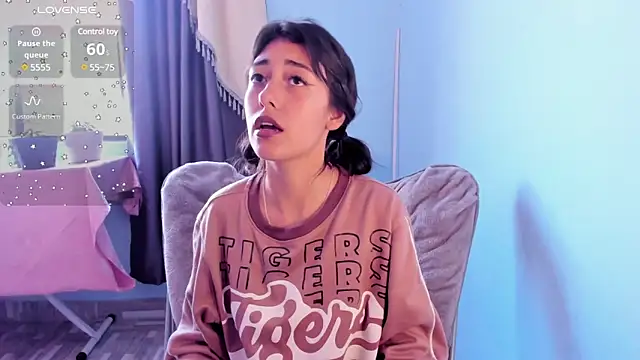 Snapshot of Scarlet_wd18 chatting on February 28, 2025, 9:44 pm Scarlet wd18 online show from February 28, 2025, 9:44 pm