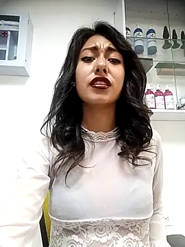 Snapshot of Scarlet_wd18 chatting on March 18, 2025, 2:40 am Scarlet wd18 online show from March 18, 2025, 2:40 am