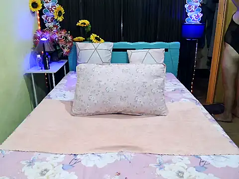 UrAsianPrincessDanie online show from December 17, 2025, 6:02 pm