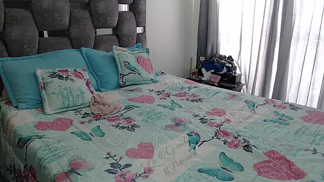 sara hott 1 online show from March 21, 2026, 6:34 pm