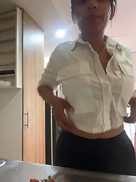 J loren online show from April 9, 2026, 8:37 pm