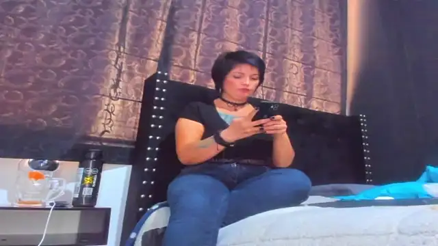 amareto queen online show from March 9, 2026, 6:55 pm