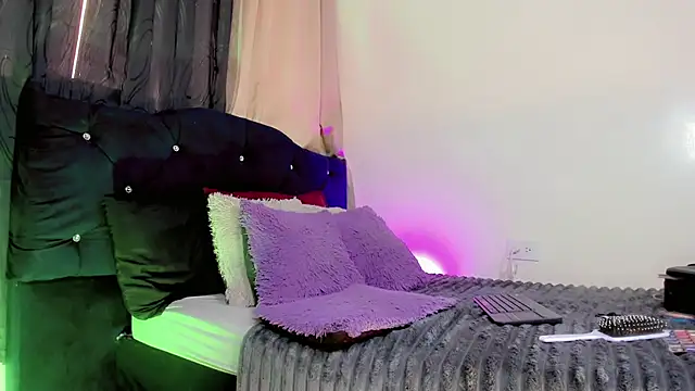 lesly xx online show from March 26, 2026, 7:34 pm