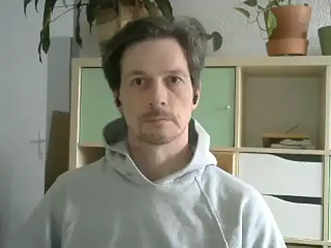 Snapshot of snowypaul11 chatting on March 10, 2025, 1:10 pm snowypaul11 online show from March 10, 2025, 1:10 pm