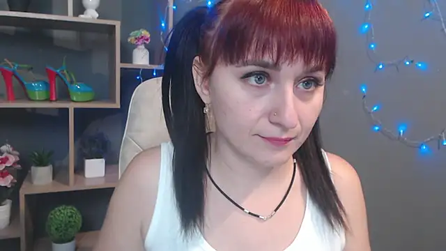 NinaFlawlees online show from November 13, 2025, 1:15 pm