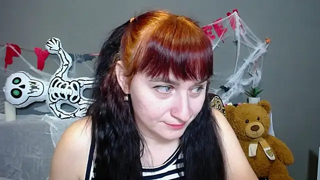 NinaFlawlees online show from November 1, 2025, 1:16 pm