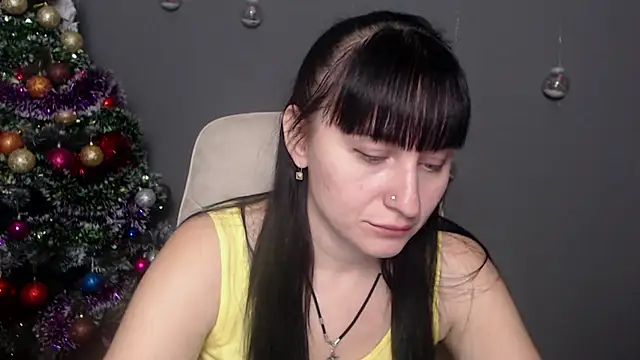 NinaFlawlees online show from December 15, 2025, 1:06 pm