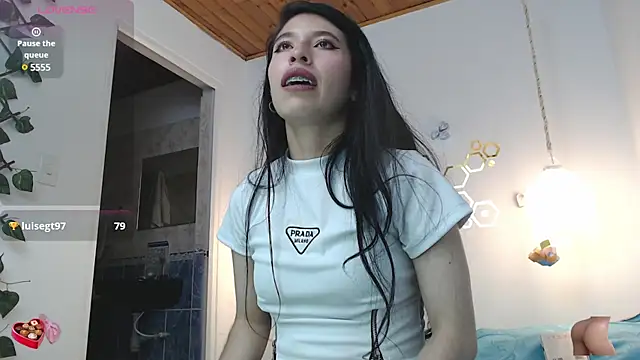 adriscute online show from February 21, 2025, 11:32 pm