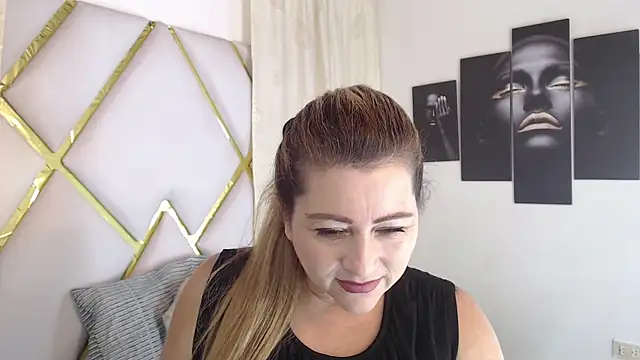 Snapshot of Danna_Wester chatting on February 9, 2025, 6:47 pm Danna Wester online show from February 9, 2025, 6:47 pm