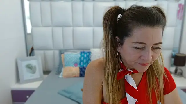 Snapshot of Danna_Wester chatting on September 18, 2025, 2:31 pm Danna Wester online show from September 18, 2025, 2:31 pm