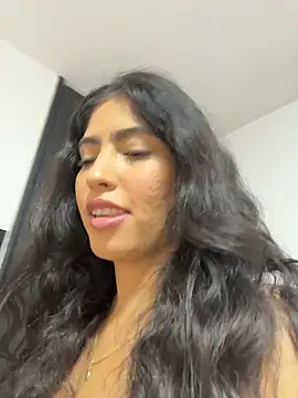 Gaby zahir  online show from November 3, 2025, 7:39 pm