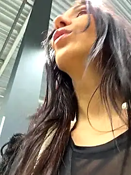 LeticiaWoods online show from December 14, 2025, 2:33 pm