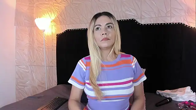 JennyRouse01 online show from September 18, 2025, 11:13 am