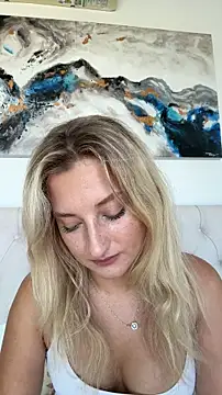 Snapshot of MileySummer chatting on September 28, 2025, 9:16 am MileySummer online show from September 28, 2025, 9:16 am