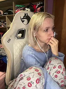 bunnydark00 online show from May 3, 2026, 8:23 pm