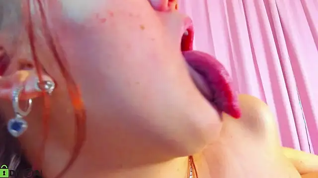 Snapshot of Fera1_Berry chatting on February 3, 2026, 6:40 am Fera1 Berry online show from February 3, 2026, 6:40 am