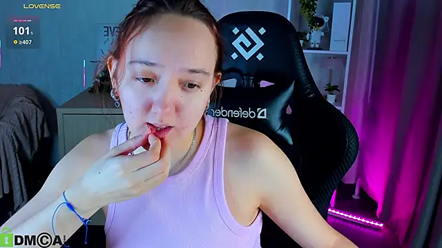 Snapshot of Fera1_Berry chatting on November 14, 2025, 3:37 pm Fera1 Berry online show from November 14, 2025, 3:37 pm