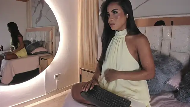 Snapshot of Naughty__Mom chatting on April 22, 2026, 7:09 pm Naughty Mom online show from April 22, 2026, 7:09 pm