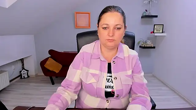 LollaGirl online show from April 9, 2026, 3:19 am