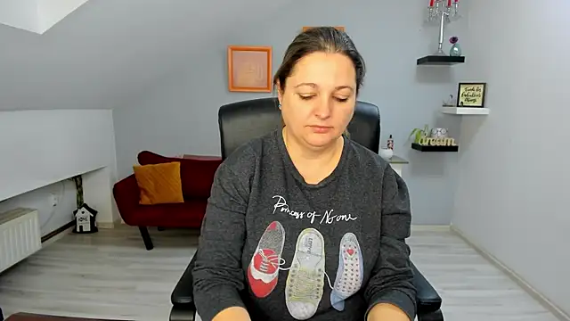 LollaGirl online show from January 9, 2026, 4:19 am