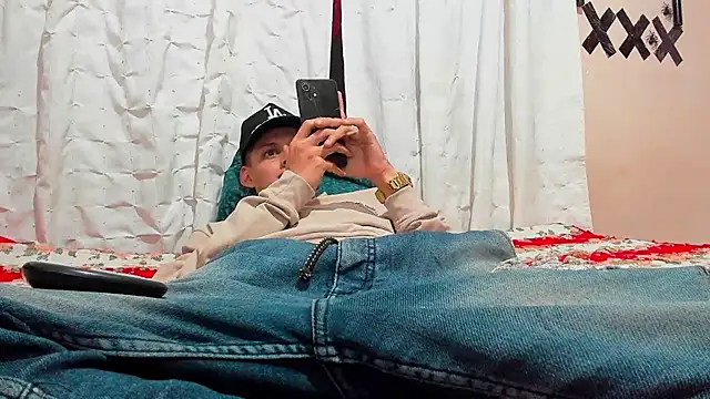 Snapshot of davidlatin66 chatting on December 23, 2025, 2:00 am davidlatin66 online show from December 23, 2025, 2:00 am