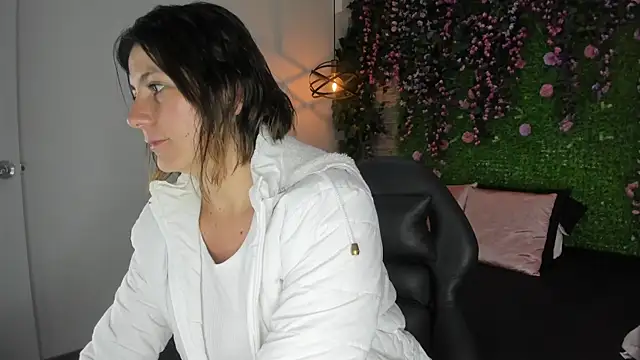 Snapshot of SarahDeyvis chatting on February 16, 2026, 1:10 pm SarahDeyvis online show from February 16, 2026, 1:10 pm