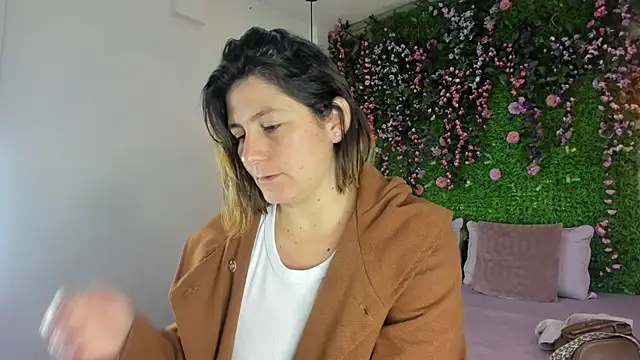 Snapshot of SarahDeyvis chatting on February 23, 2026, 2:06 pm SarahDeyvis online show from February 23, 2026, 2:06 pm