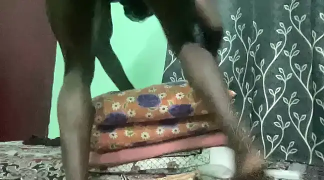 Indian-Drag-Queen online show from January 24, 2025, 1:14 pm
