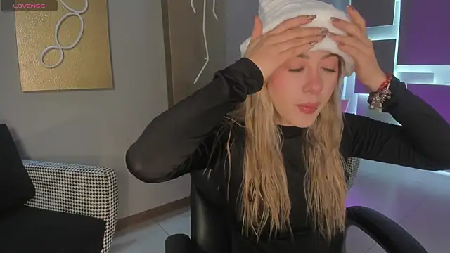 EveBensonX online show from December 16, 2025, 12:42 pm