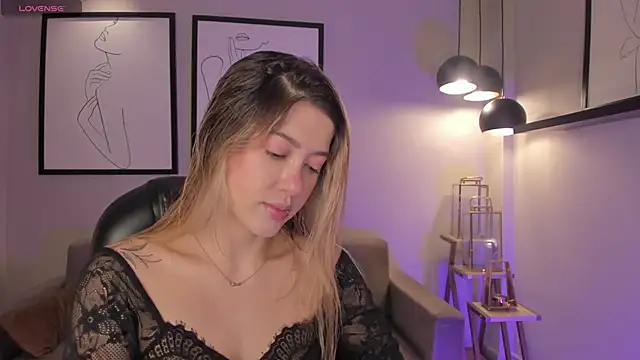 Snapshot of EveBensonX chatting on February 19, 2026, 12:24 pm EveBensonX online show from February 19, 2026, 12:24 pm