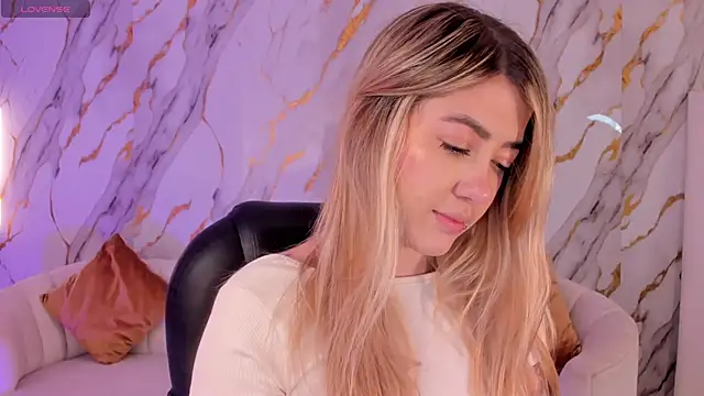 EveBensonX online show from December 4, 2025, 11:53 am