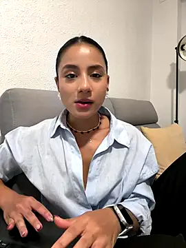 Snapshot of Ale_Lewis chatting on October 28, 2025, 7:57 pm Ale Lewis online show from October 28, 2025, 7:57 pm