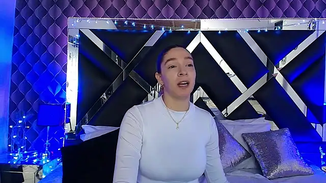 victoriaa lee  online show from February 2, 2026, 7:02 pm