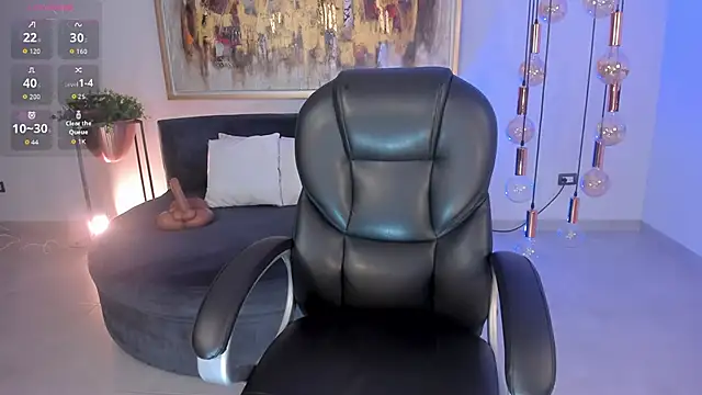 RenataReyes online show from May 12, 2026, 11:55 pm