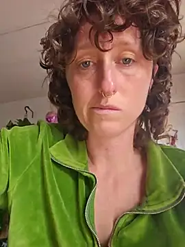 mossy kiss online show from December 14, 2025, 7:52 pm