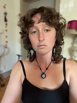 mossy kiss online show from April 12, 2026, 7:17 pm