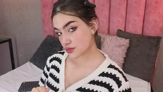 Alexa Thaylor  online show from April 7, 2026, 3:25 pm