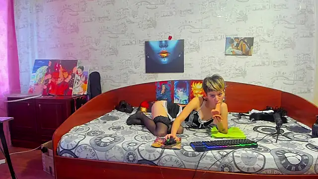 KagamiTayga online show from September 12, 2025, 8:36 am