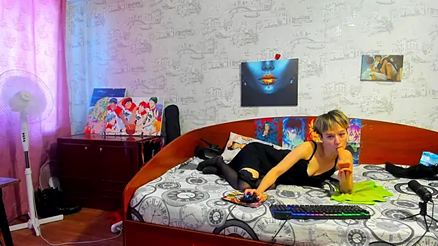 KagamiTayga online show from September 17, 2025, 8:38 am