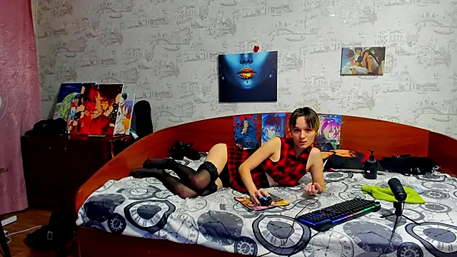 KagamiTayga online show from November 9, 2025, 2:43 pm