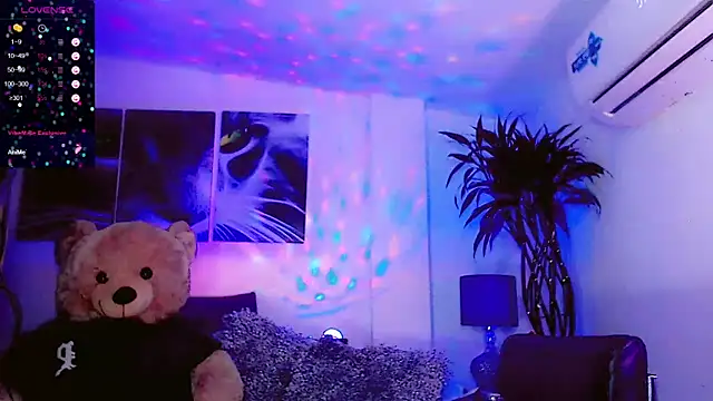 Snapshot of Sophiesweet5 chatting on April 15, 2026, 9:15 am Sophiesweet5 online show from April 15, 2026, 9:15 am