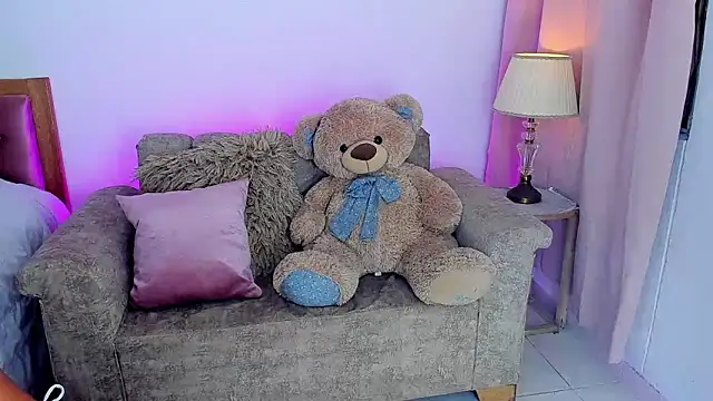 Snapshot of kaylen_bless chatting on February 25, 2026, 12:44 am kaylen bless online show from February 25, 2026, 12:44 am