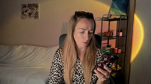 Snapshot of RebeccaMartinez chatting on September 27, 2025, 7:25 am RebeccaMartinez online show from September 27, 2025, 7:25 am