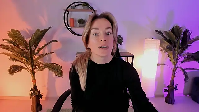Snapshot of RebeccaMartinez chatting on February 1, 2025, 7:15 am RebeccaMartinez online show from February 1, 2025, 7:15 am