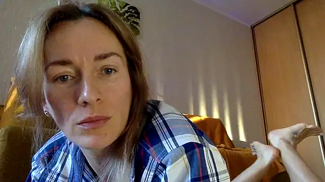 Snapshot of RebeccaMartinez chatting on March 10, 2025, 1:43 pm RebeccaMartinez online show from March 10, 2025, 1:43 pm