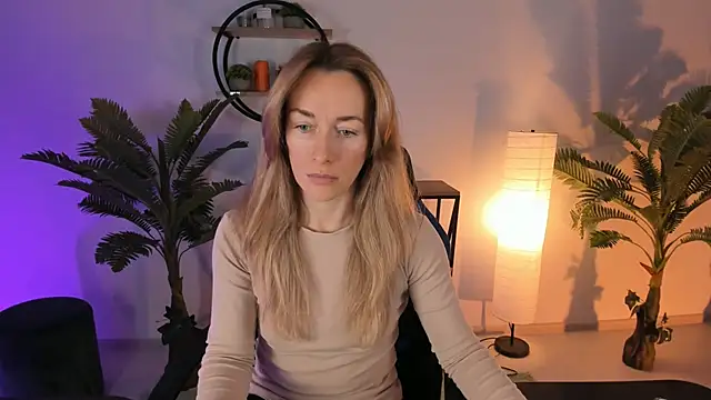 Snapshot of RebeccaMartinez chatting on February 15, 2025, 7:27 am RebeccaMartinez online show from February 15, 2025, 7:27 am