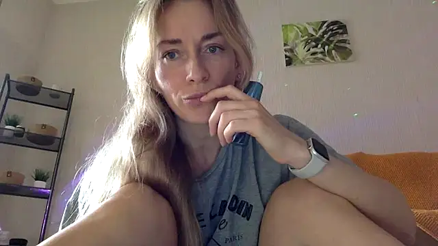 Snapshot of RebeccaMartinez chatting on March 15, 2025, 12:34 pm RebeccaMartinez online show from March 15, 2025, 12:34 pm
